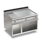 Elektrisk stekhäll BARON Q70FTV/E1225 med slät & 1/3 räfflat kromat stekplatta, på öppet stativ, 1200x700mm, 16,2kW