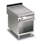 Gas stekhäll BARON Q70SFTTV/G613 med räfflad stekplatta i AISI430, på öppet stativ, 600x700mm, 9kW