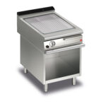 Gas stekhäll BARON Q90SFTV/G613 med räfflad stekplatta, i AISI430 stål, på öppet stativ, 600x900mm, 11kW