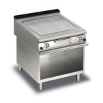 Gas stekhäll BARON Q90SFTV/G813 med räfflad stekplatta, i AISI430 stål, på öppet stativ, 800x900mm, 14kW